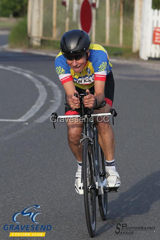 20180605-0007.jpg - Woolwich CC Rider David Farrell at GCC Evening 10 Time Trial 05-June-2018.  Isle of Grain, Kent.
