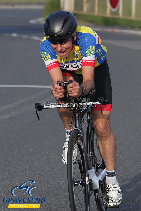 20180605-0009.jpg - Woolwich CC Rider David Farrell at GCC Evening 10 Time Trial 05-June-2018.  Isle of Grain, Kent.