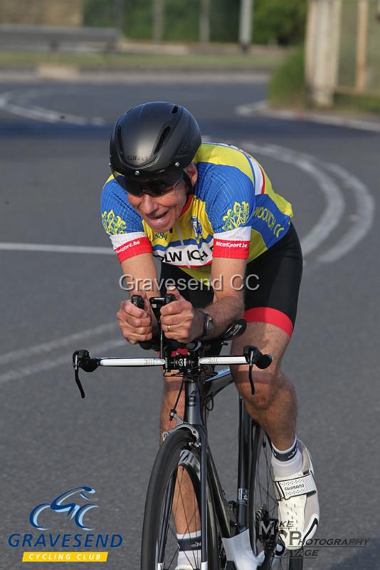 20180605-0011.jpg - Woolwich CC Rider David Farrell at GCC Evening 10 Time Trial 05-June-2018.  Isle of Grain, Kent.