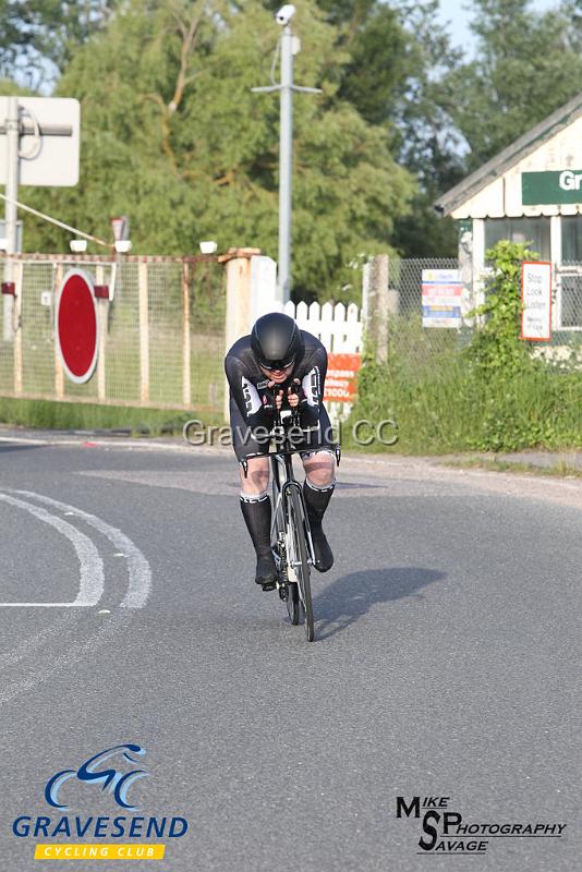 20180605-0038.jpg - Woolwich CC Rider Gary Ricks at GCC Evening 10 Time Trial 05-June-2018.  Isle of Grain, Kent.