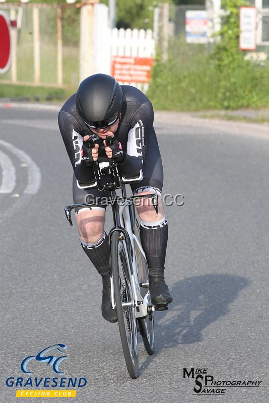 20180605-0040.jpg - Woolwich CC Rider Gary Ricks at GCC Evening 10 Time Trial 05-June-2018.  Isle of Grain, Kent.