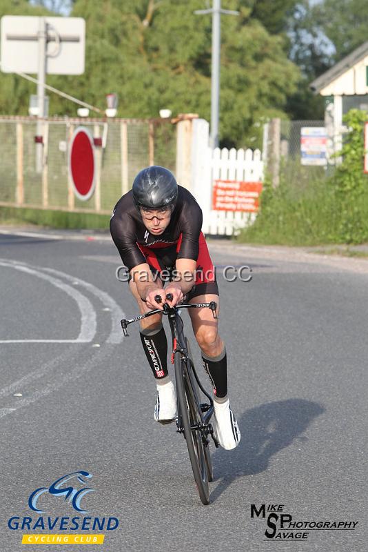 20180605-0051.jpg - GCC Rider Martin Jessup at GCC Evening 10 Time Trial 05-June-2018.  Isle of Grain, Kent.