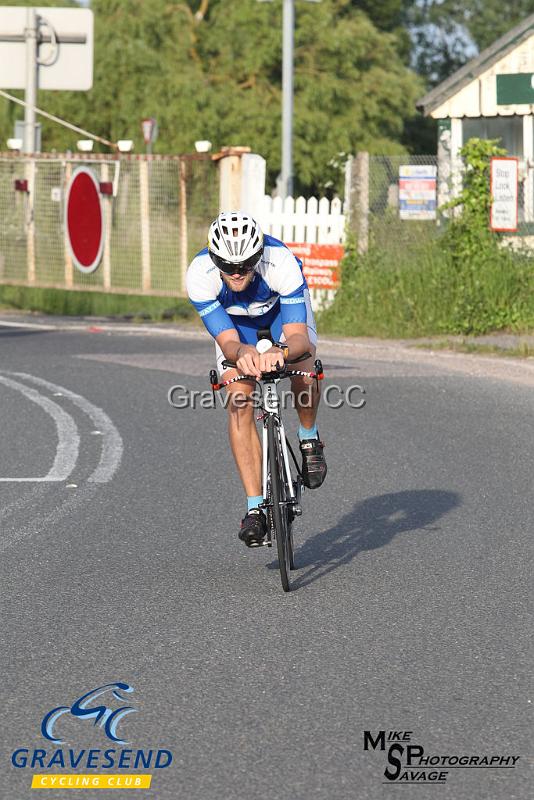 20180605-0092.jpg - Medway Tri Rider G Richards at GCC Evening 10 Time Trial 05-June-2018.  Isle of Grain, Kent.