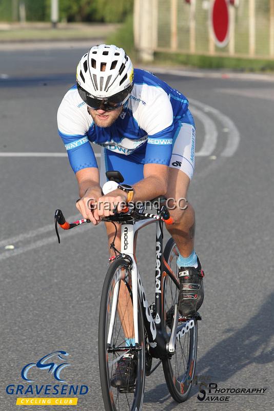 20180605-0097.jpg - Medway Tri Rider G Richards at GCC Evening 10 Time Trial 05-June-2018.  Isle of Grain, Kent.