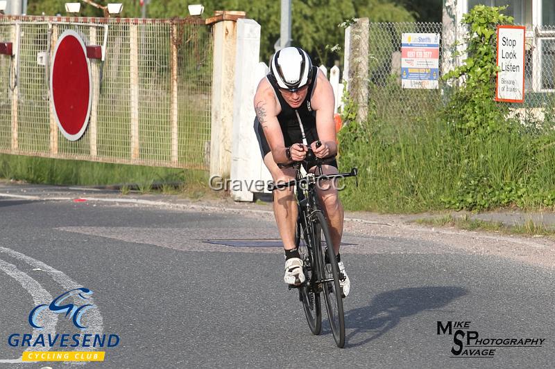 20180605-0115.jpg - Medway Tri Rider Mark O'Brian at GCC Evening 10 Time Trial 05-June-2018.  Isle of Grain, Kent.