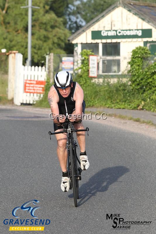 20180605-0119.jpg - Medway Tri Rider Mark O'Brian at GCC Evening 10 Time Trial 05-June-2018.  Isle of Grain, Kent.