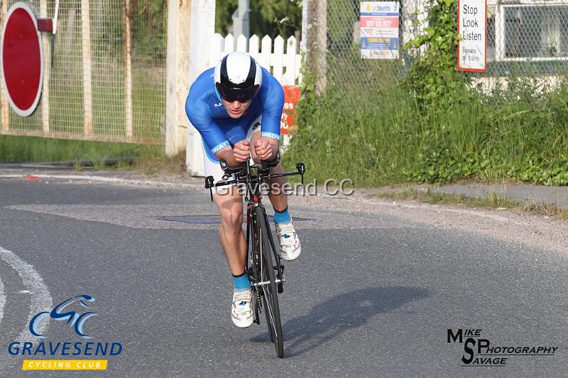 20180605-0130.jpg - Medway Tri Rider Rory Hopcraft at GCC Evening 10 Time Trial 05-June-2018.  Isle of Grain, Kent.