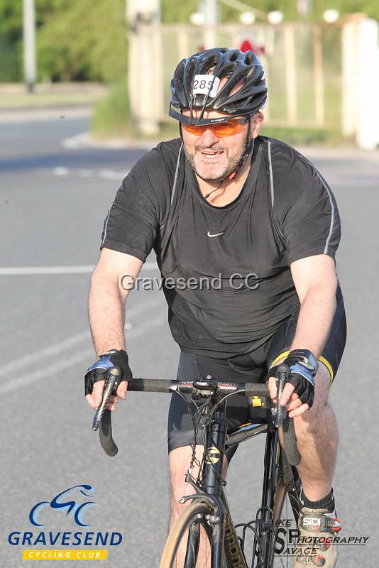 20180605-0155.jpg - Medway Tri Rider P Stawowski at GCC Evening 10 Time Trial 05-June-2018.  Isle of Grain, Kent.