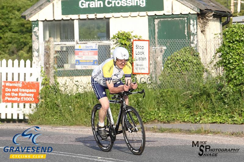 20180605-0157.jpg - GCC Rider Dave Barnes at GCC Evening 10 Time Trial 05-June-2018.  Isle of Grain, Kent.