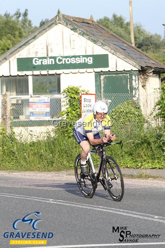 20180605-0158.jpg - GCC Rider Dave Barnes at GCC Evening 10 Time Trial 05-June-2018.  Isle of Grain, Kent.