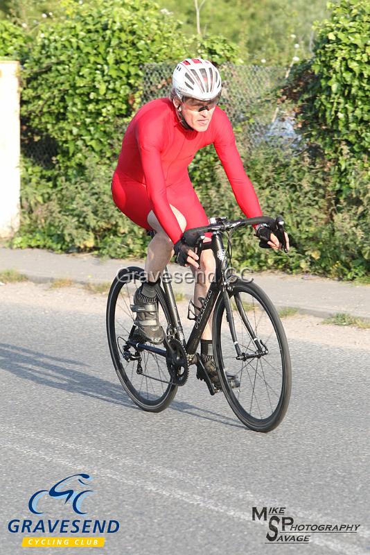 20180605-0179.jpg - Wigmore CC Rider Nick Howlett at GCC Evening 10 Time Trial 05-June-2018.  Isle of Grain, Kent.