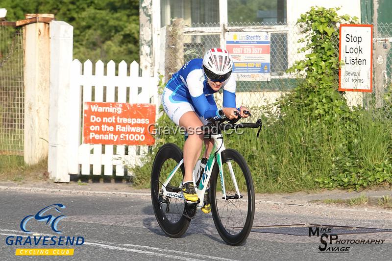 20180605-0195.jpg - Medway Tri Rider Jo Havenden at GCC Evening 10 Time Trial 05-June-2018.  Isle of Grain, Kent.