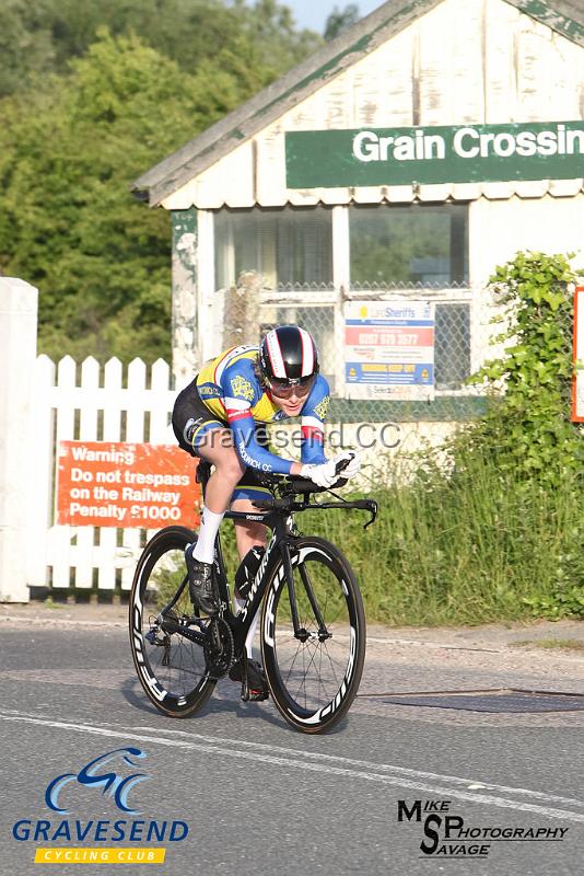 20180605-0226.jpg - Woolwich CC Rider Matthew Robertson at GCC Evening 10 Time Trial 05-June-2018.  Isle of Grain, Kent.
