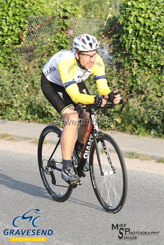 20180605-0261.jpg - GCC Rider Roger Turk at GCC Evening 10 Time Trial 05-June-2018.  Isle of Grain, Kent.