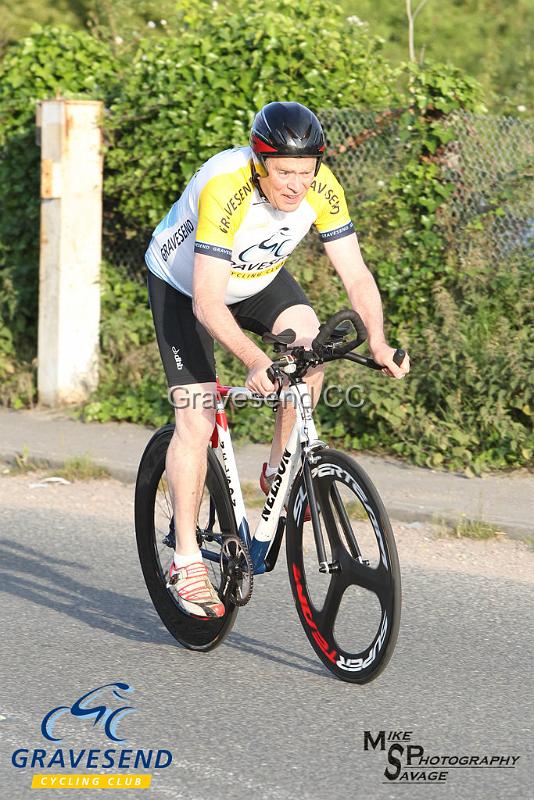 20180605-0278.jpg - GCC Rider Keith Ward at GCC Evening 10 Time Trial 05-June-2018.  Isle of Grain, Kent.