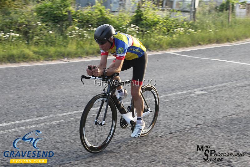 20180605-0300.jpg - Woolwich CC Rider David Farrell at GCC Evening 10 Time Trial 05-June-2018.  Isle of Grain, Kent.