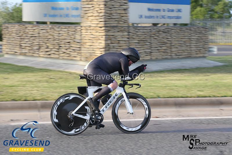 20180605-0311.jpg - Woolwich CC Rider Gary Ricks at GCC Evening 10 Time Trial 05-June-2018.  Isle of Grain, Kent.
