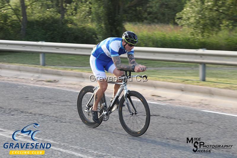 20180605-0344.jpg - Medway Tri Rider Karl Murley at GCC Evening 10 Time Trial 05-June-2018.  Isle of Grain, Kent.