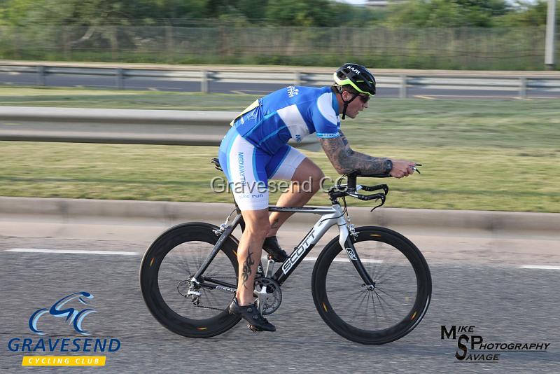 20180605-0345.jpg - Medway Tri Rider Karl Murley at GCC Evening 10 Time Trial 05-June-2018.  Isle of Grain, Kent.
