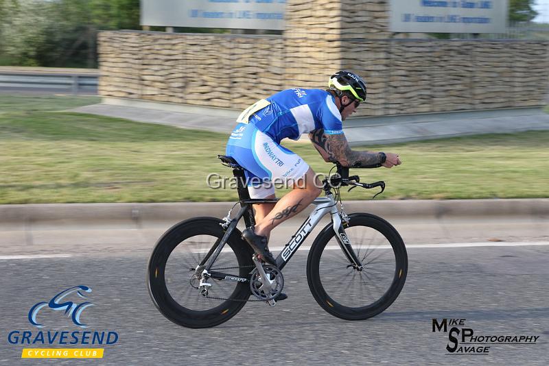 20180605-0348.jpg - Medway Tri Rider Karl Murley at GCC Evening 10 Time Trial 05-June-2018.  Isle of Grain, Kent.
