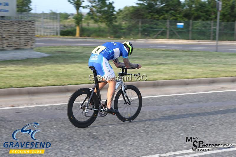 20180605-0351.jpg - Medway Tri Rider Karl Murley at GCC Evening 10 Time Trial 05-June-2018.  Isle of Grain, Kent.