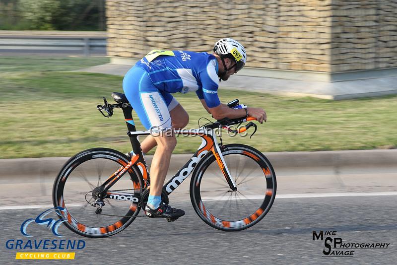 20180605-0384.jpg - Medway Tri Rider G Richards at GCC Evening 10 Time Trial 05-June-2018.  Isle of Grain, Kent.