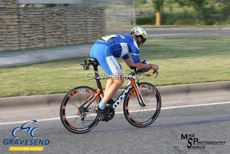 20180605-0385.jpg - Medway Tri Rider G Richards at GCC Evening 10 Time Trial 05-June-2018.  Isle of Grain, Kent.