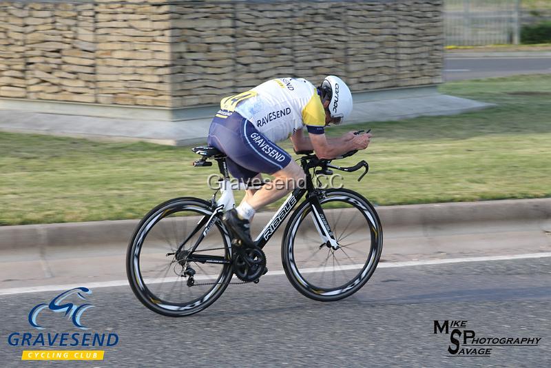 20180605-0436.jpg - GCC Rider Dave Barnes at GCC Evening 10 Time Trial 05-June-2018.  Isle of Grain, Kent.