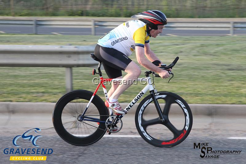 20180605-0551.jpg - GCC Rider Keith Ward at GCC Evening 10 Time Trial 05-June-2018.  Isle of Grain, Kent.