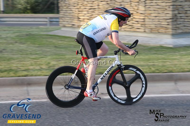20180605-0554.jpg - GCC Rider Keith Ward at GCC Evening 10 Time Trial 05-June-2018.  Isle of Grain, Kent.