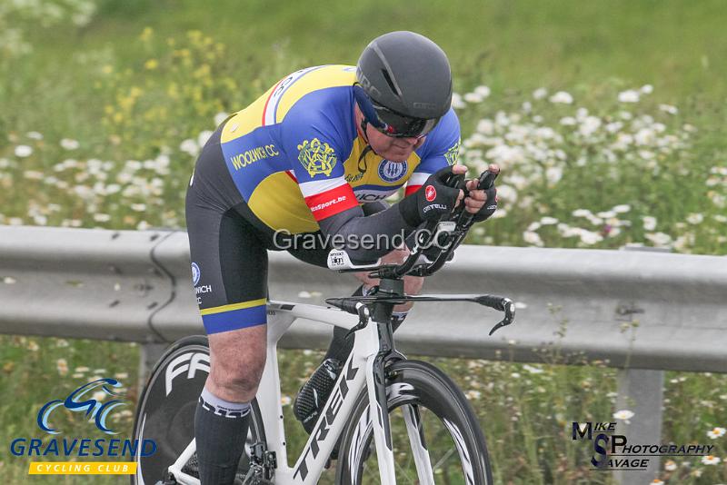 20180612-0007.jpg - Woolwich CC Rider Gary Ricks at GCC Evening 10 Time Trial 12-June-2018.  Isle of Grain, Kent.