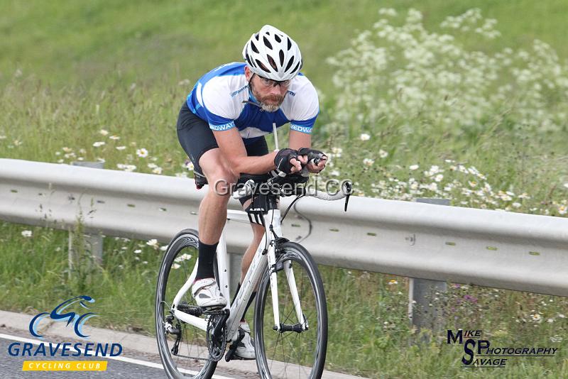 20180612-0125.jpg - Medway Tri Rider Mark Laing at GCC Evening 10 Time Trial 12-June-2018.  Isle of Grain, Kent.