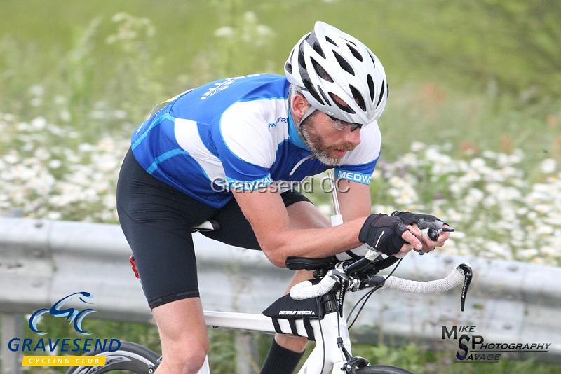 20180612-0129.jpg - Medway Tri Rider Mark Laing at GCC Evening 10 Time Trial 12-June-2018.  Isle of Grain, Kent.