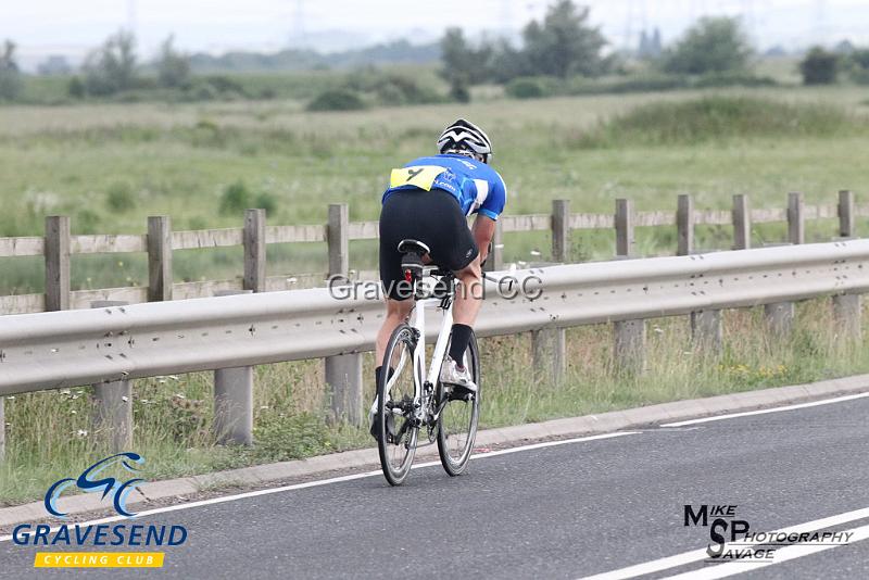 20180612-0131.jpg - Medway Tri Rider Mark Laing at GCC Evening 10 Time Trial 12-June-2018.  Isle of Grain, Kent.