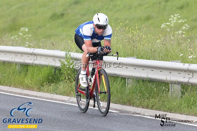 20180612-0165.jpg - Medway Tri Rider Mark Bryant at GCC Evening 10 Time Trial 12-June-2018.  Isle of Grain, Kent.