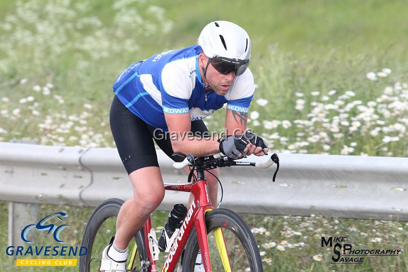 20180612-0168.jpg - Medway Tri Rider Mark Bryant at GCC Evening 10 Time Trial 12-June-2018.  Isle of Grain, Kent.