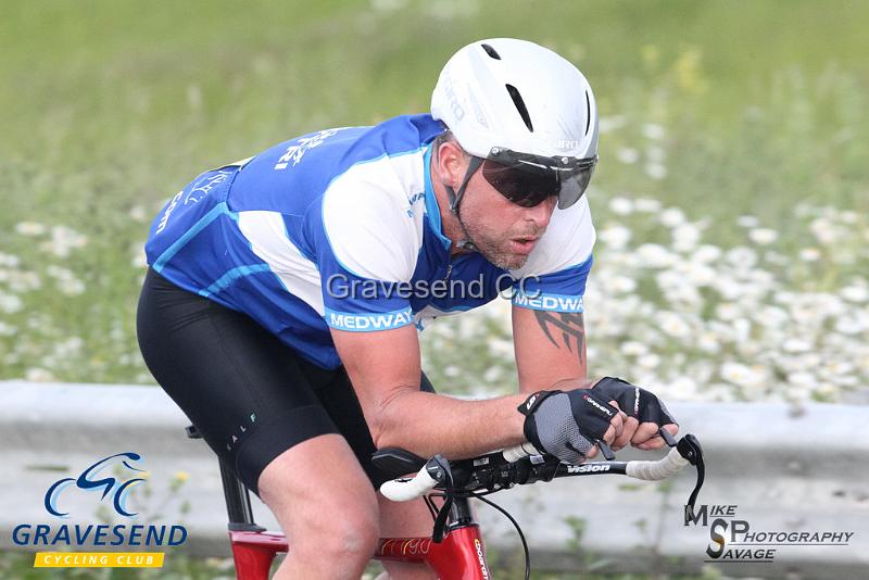 20180612-0171.jpg - Medway Tri Rider Mark Bryant at GCC Evening 10 Time Trial 12-June-2018.  Isle of Grain, Kent.