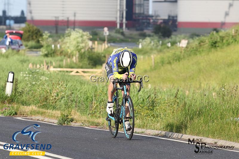 20180612-0177.jpg - Medway Tri Rider Mark O'Brian at GCC Evening 10 Time Trial 12-June-2018.  Isle of Grain, Kent.