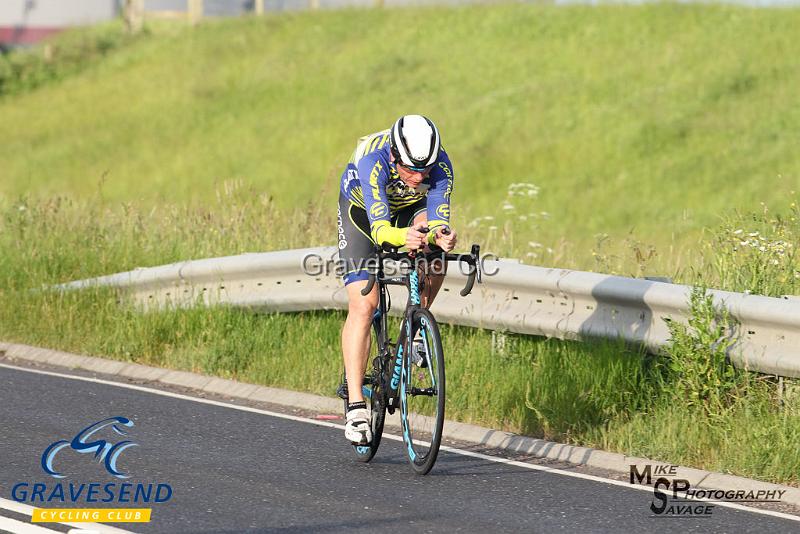 20180612-0181.jpg - Medway Tri Rider Mark O'Brian at GCC Evening 10 Time Trial 12-June-2018.  Isle of Grain, Kent.