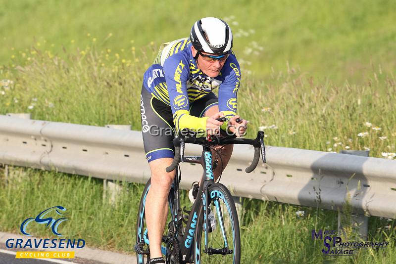 20180612-0184.jpg - Medway Tri Rider Mark O'Brian at GCC Evening 10 Time Trial 12-June-2018.  Isle of Grain, Kent.