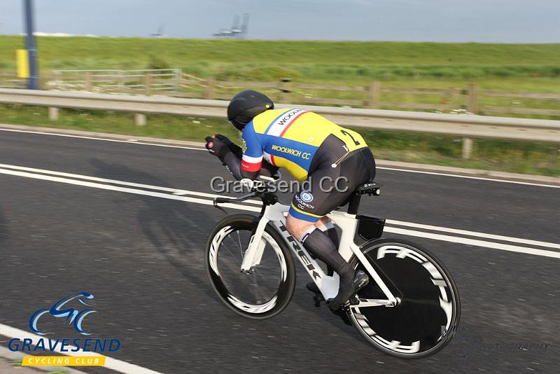 20180612-0232.jpg - Woolwich CC Rider Gary Ricks at GCC Evening 10 Time Trial 12-June-2018.  Isle of Grain, Kent.