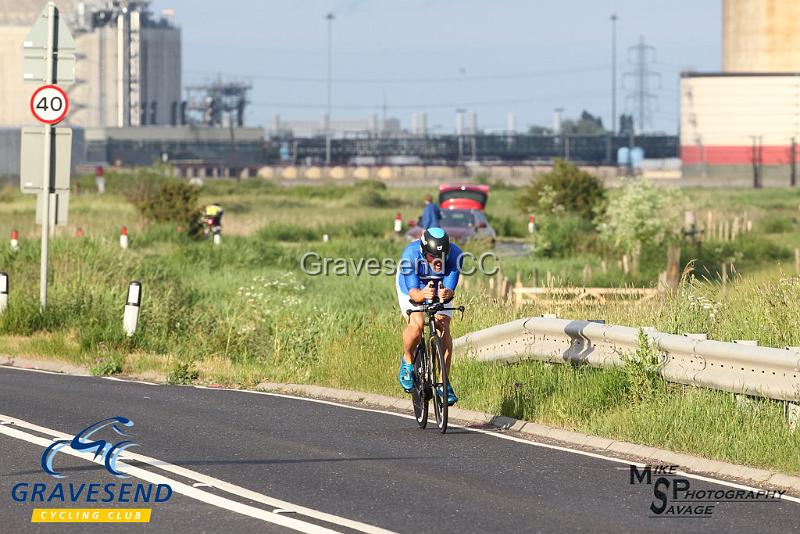 20180612-0241.jpg - Medway Tri Rider Dean Radcliffe at GCC Evening 10 Time Trial 12-June-2018.  Isle of Grain, Kent.
