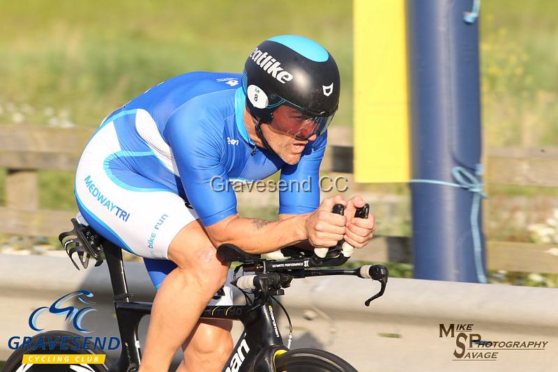 20180612-0253.jpg - Medway Tri Rider Dean Radcliffe at GCC Evening 10 Time Trial 12-June-2018.  Isle of Grain, Kent.