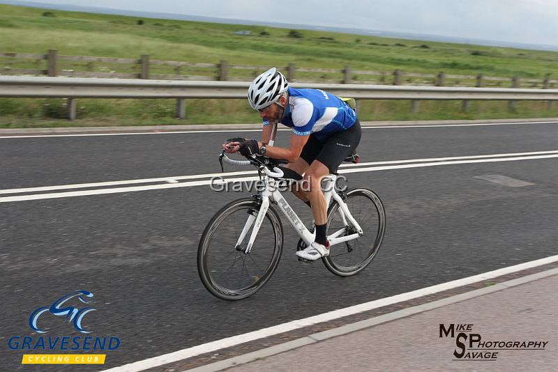 20180612-0337.jpg - Medway Tri Rider Mark Laing at GCC Evening 10 Time Trial 12-June-2018.  Isle of Grain, Kent.
