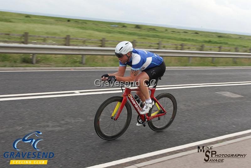 20180612-0358.jpg - Medway Tri Rider Mark Bryant at GCC Evening 10 Time Trial 12-June-2018.  Isle of Grain, Kent.