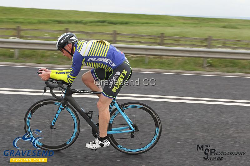 20180612-0377.jpg - Medway Tri Rider Mark O'Brian at GCC Evening 10 Time Trial 12-June-2018.  Isle of Grain, Kent.