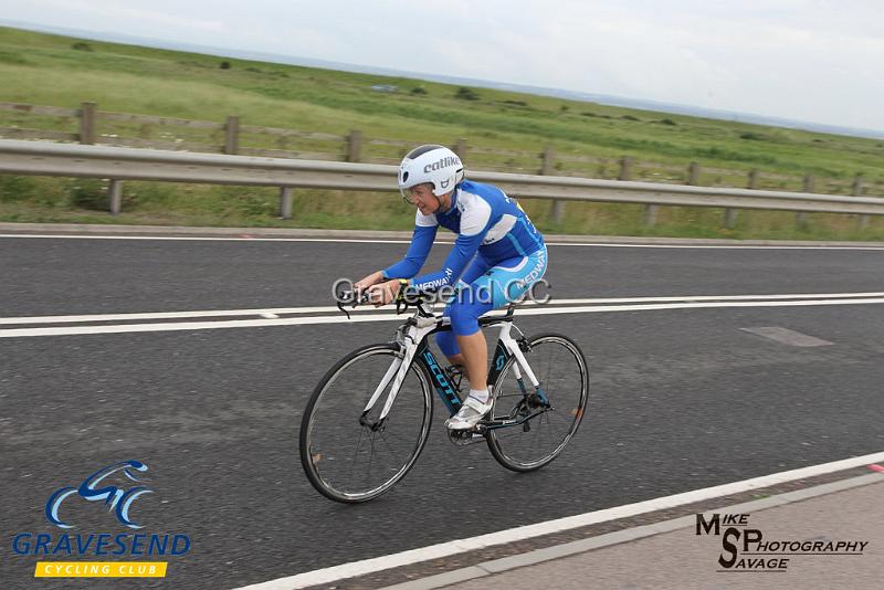 20180612-0413.jpg - Medway Tri Rider Andri De Wit at GCC Evening 10 Time Trial 12-June-2018.  Isle of Grain, Kent.