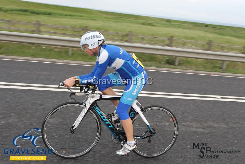 20180612-0415.jpg - Medway Tri Rider Andri De Wit at GCC Evening 10 Time Trial 12-June-2018.  Isle of Grain, Kent.