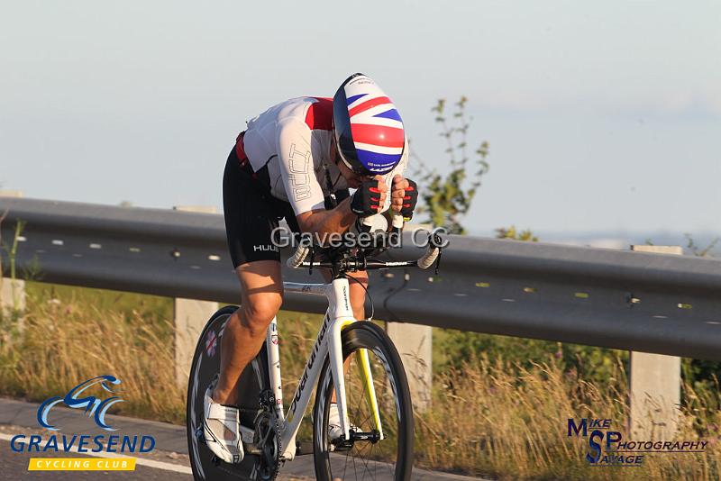 20180619-0131.jpg - Medway Tri Rider C Shawcross at GCC Evening 10 Time Trial 19-June-2018.  Isle of Grain, Kent.