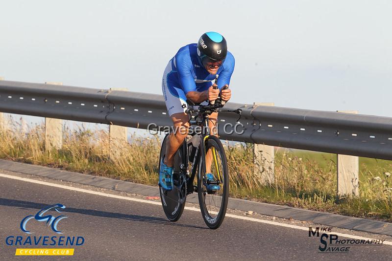 20180619-0141.jpg - Medway Tri Rider Dean Radcliffe at GCC Evening 10 Time Trial 19-June-2018.  Isle of Grain, Kent.